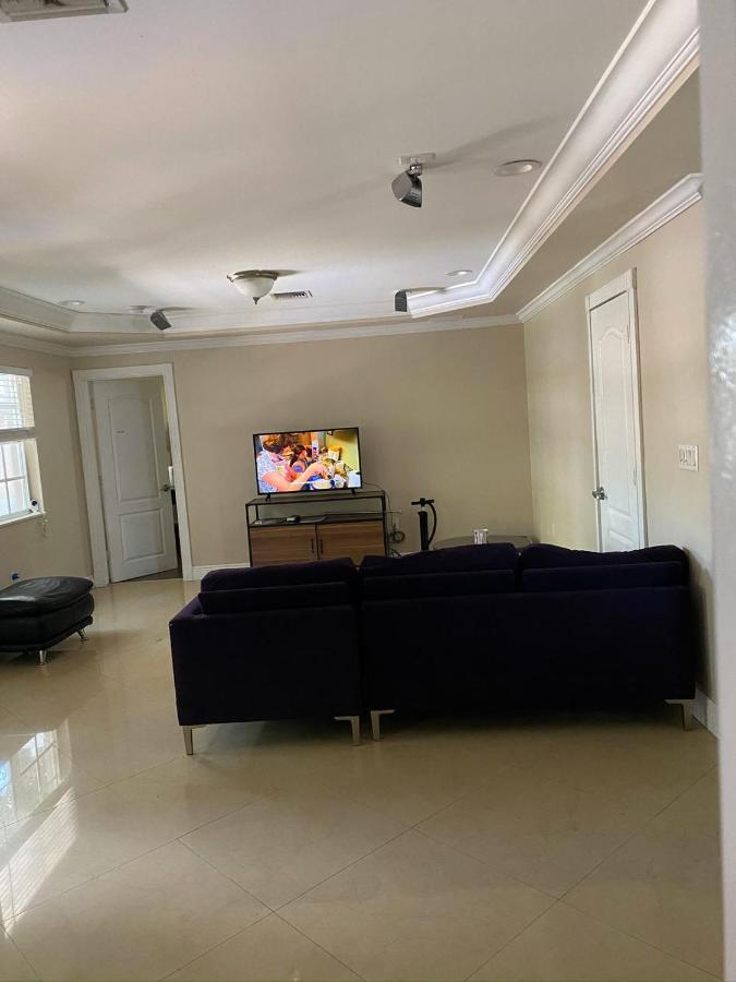 House World Connect Homestay Miami